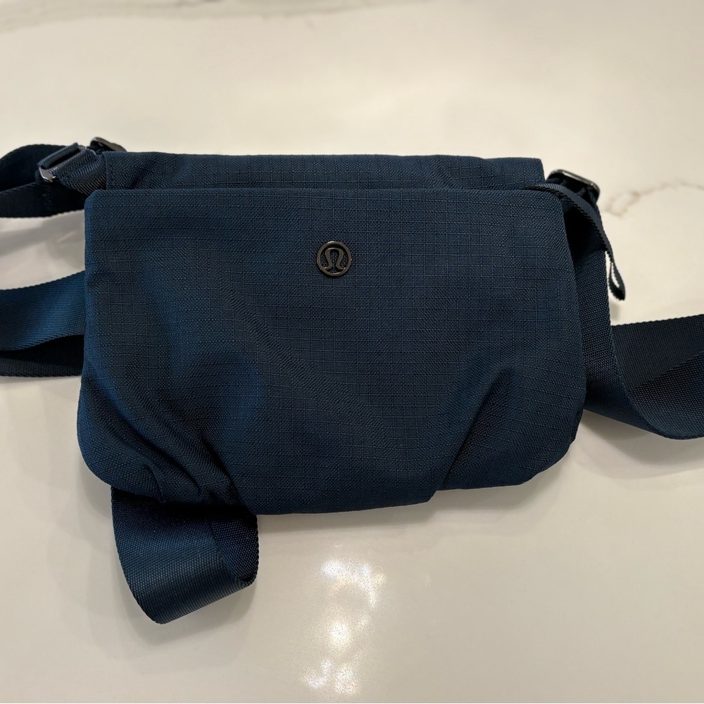 lululemon athletica Dark Green yoga mat carrier and pouch